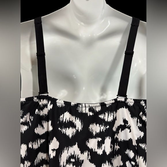 Penningtons, Plus Size Black and White Tankini, 3X 🌴 - Picture 7 of 9
